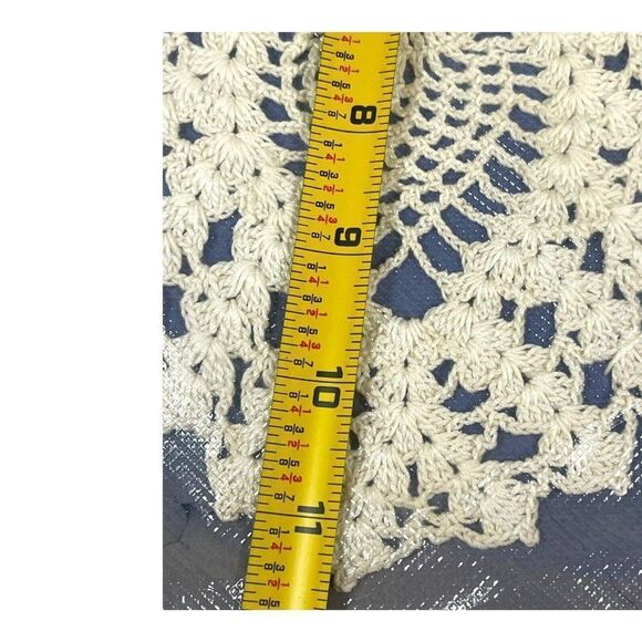 Vintage OVAL White Fine Crochet Doily Handmade 9” X 11” Centerpiece Delicate - Picture 4 of 4